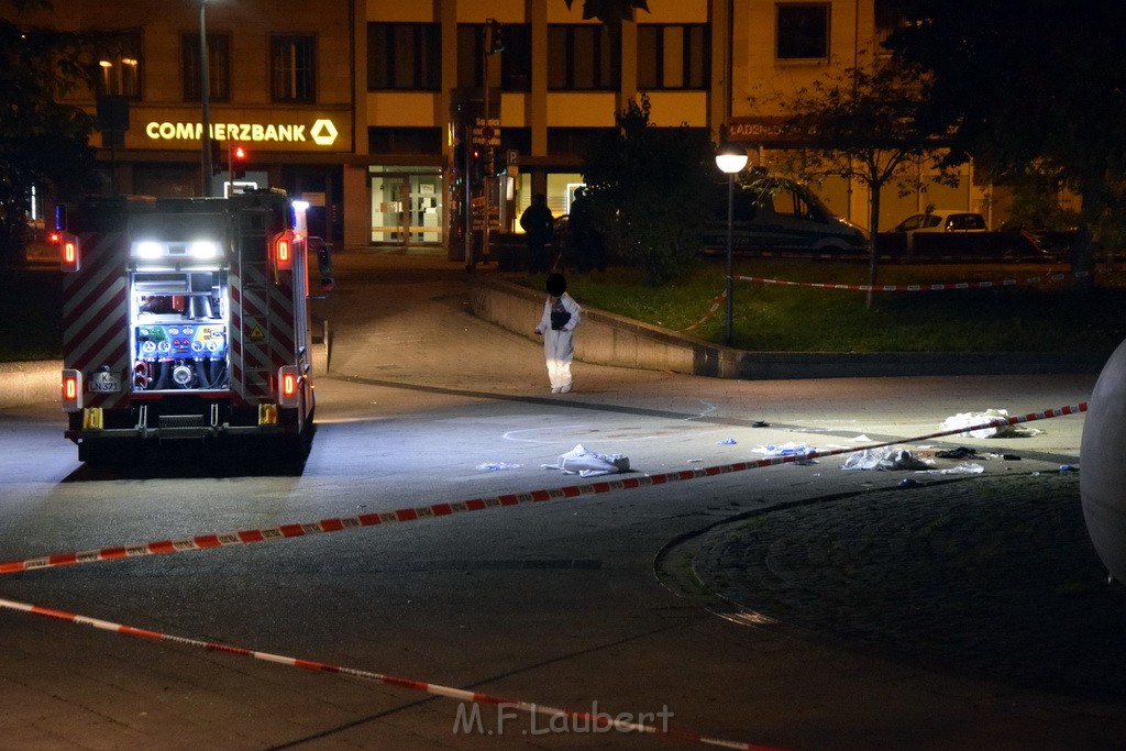 Einsatz BF Messerstecherei Koeln Neustadt Nord Eberplatz Platzmitte P011.JPG - Miklos Laubert